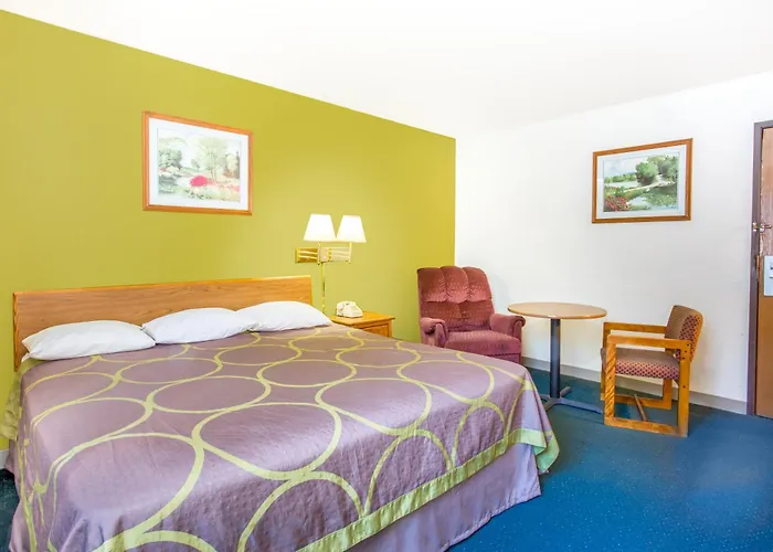 Super 8 By Wyndham Richmond/Broad Street