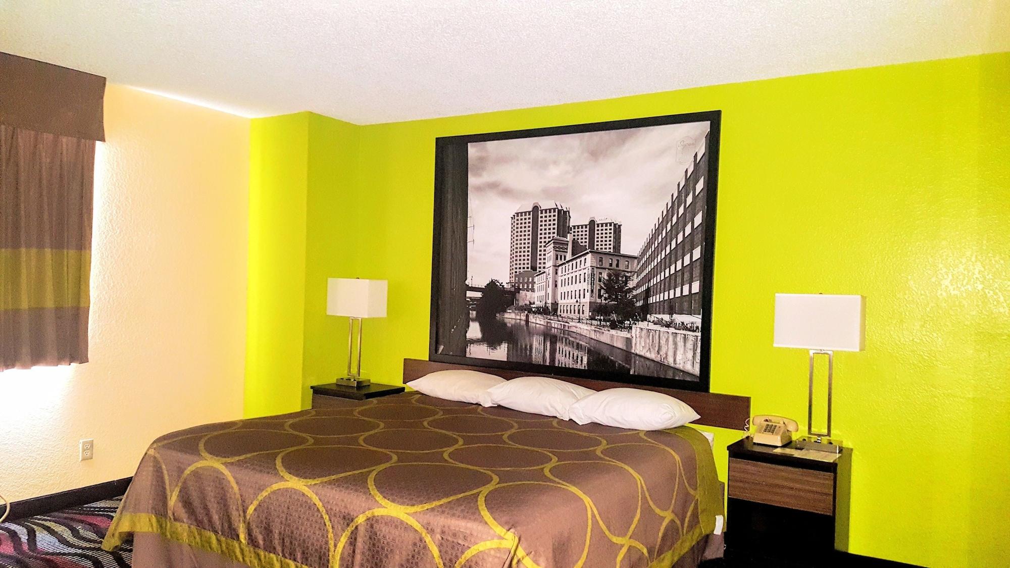 Super 8 By Wyndham Richmond/broad Street Motel Henrico
